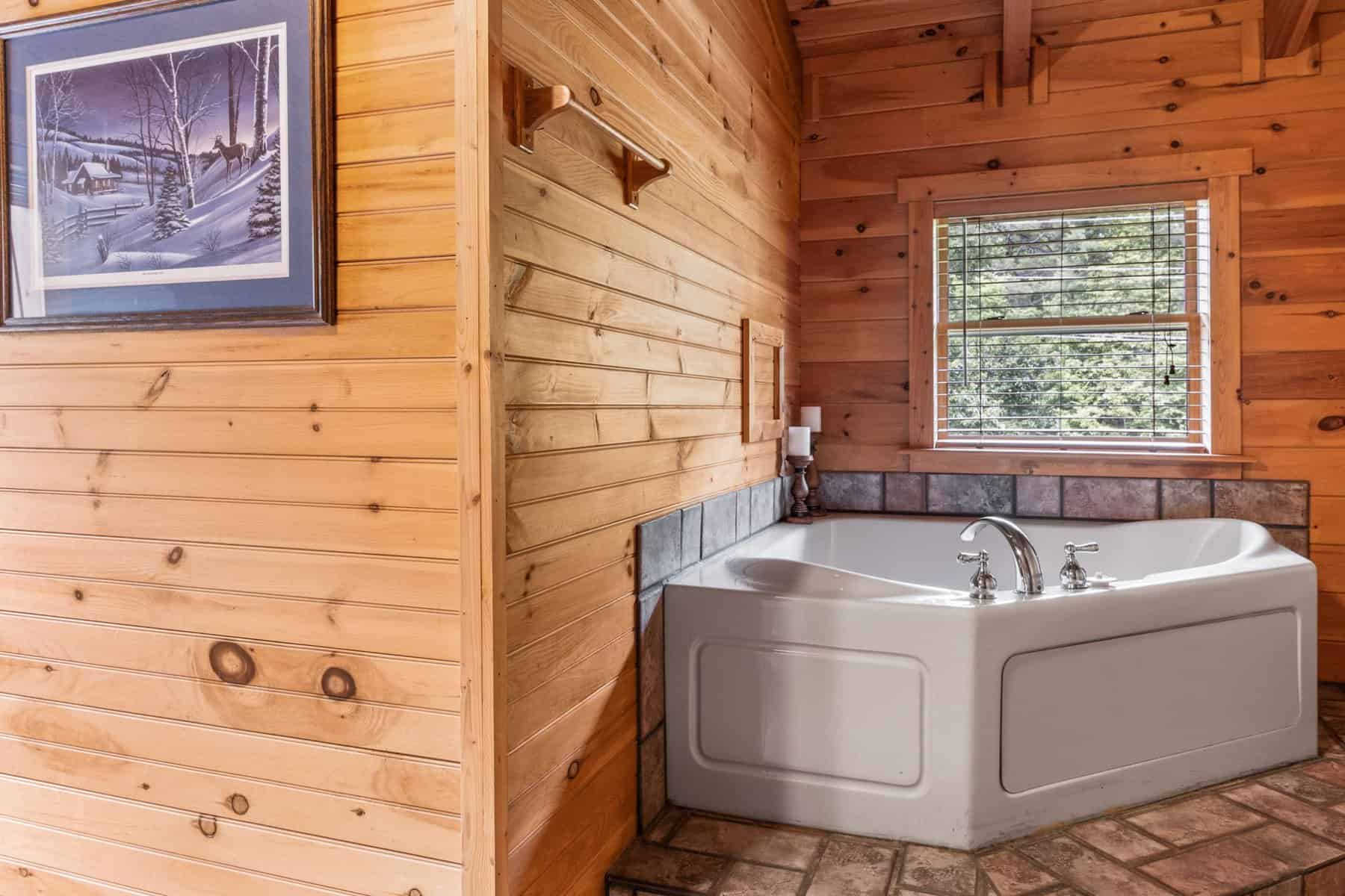 A cabin with a jacuzzi tub in the bathroom.